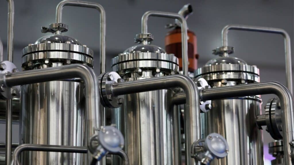 What is a Chassis Tank? Chassis Tank Material Selection and Compliance