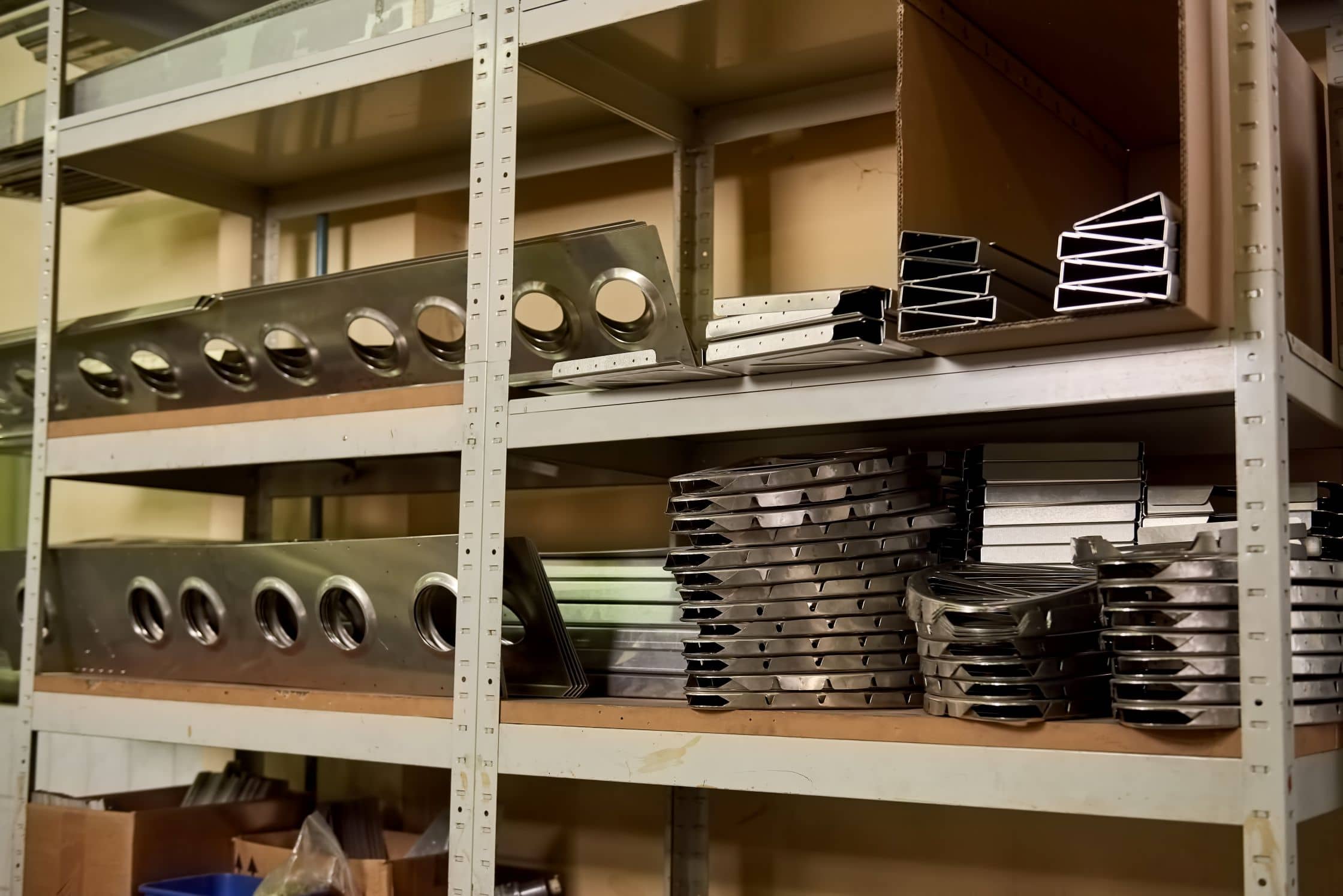 Construction and Stabilization of Metal Shelving aluminum details metal shelving